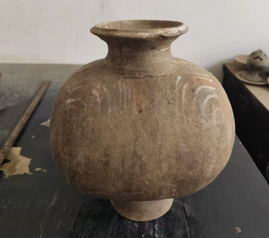 古玩陶瓷漢代·彩繪鴨蛋罐真品鑒賞圖