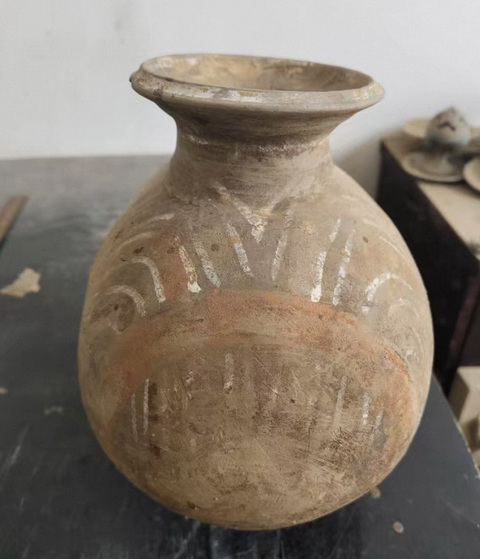 古玩陶瓷漢代·彩繪鴨蛋罐真品鑒賞圖