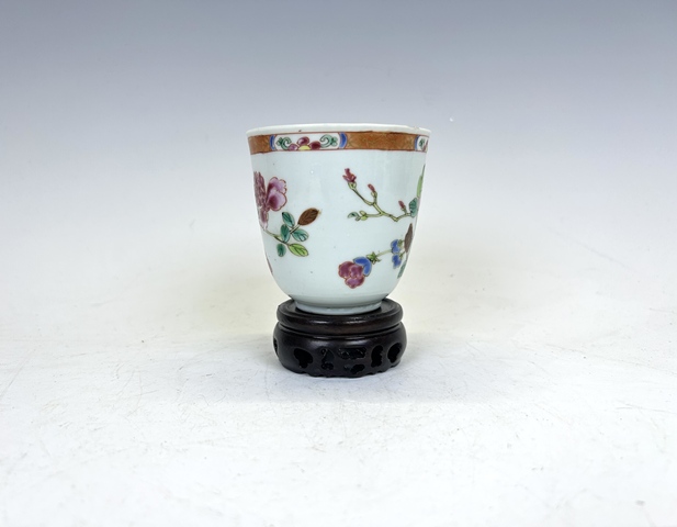 古玩陶瓷清雍正·粉彩花卉鈴鐺杯拍賣，當前價格0元