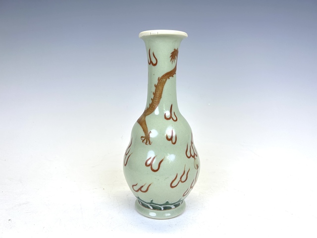 古玩陶瓷晚清·豆青釉礬紅龍紋長頸瓶拍賣，當前價格0元