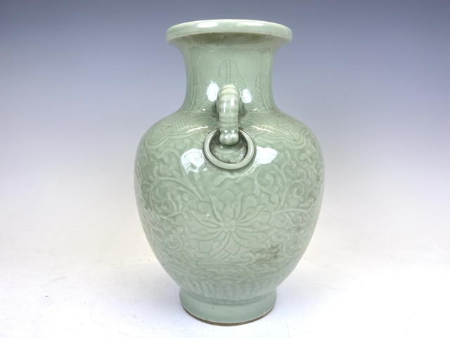 古玩陶瓷晚清·豆青釉纏枝花卉雙耳尊拍賣，當(dāng)前價(jià)格0元