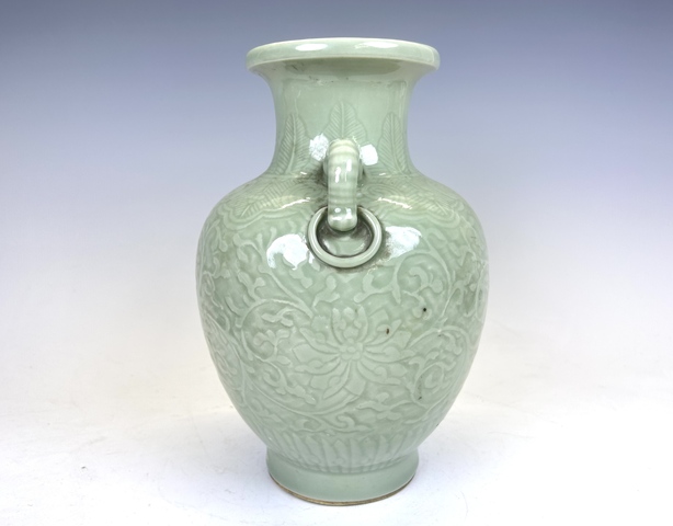 古玩陶瓷晚清·豆青釉纏枝花卉雙耳尊拍賣，當(dāng)前價(jià)格0元