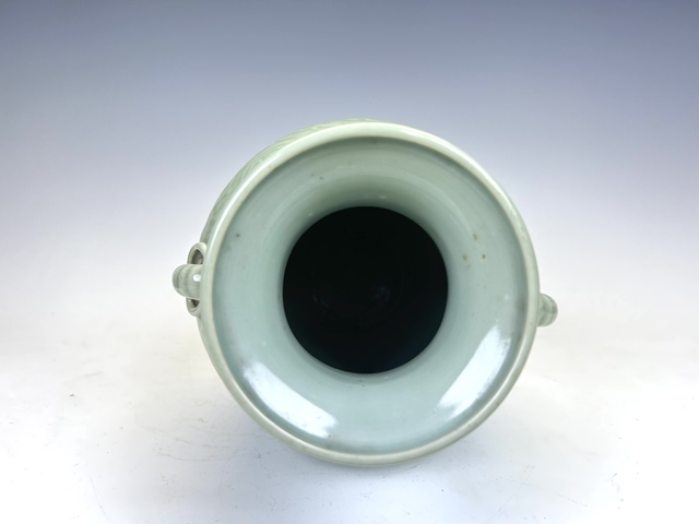 古玩陶瓷晚清·豆青釉纏枝花卉雙耳尊拍賣，當(dāng)前價(jià)格0元