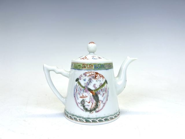 古玩陶瓷民國·粉彩龍鳳紋茶壺拍賣，當(dāng)前價(jià)格0元