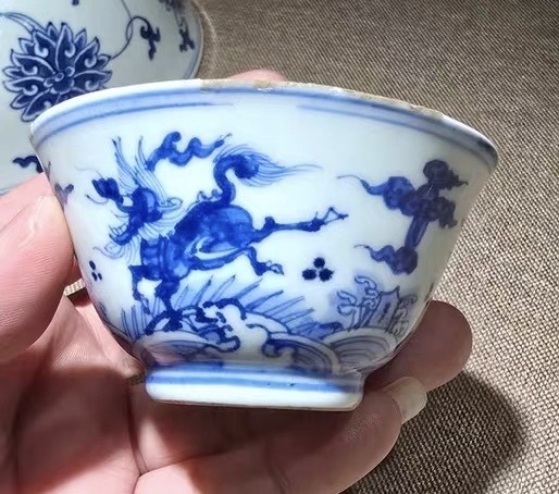 古玩陶瓷青花麒麟紋杯真品鑒賞圖
