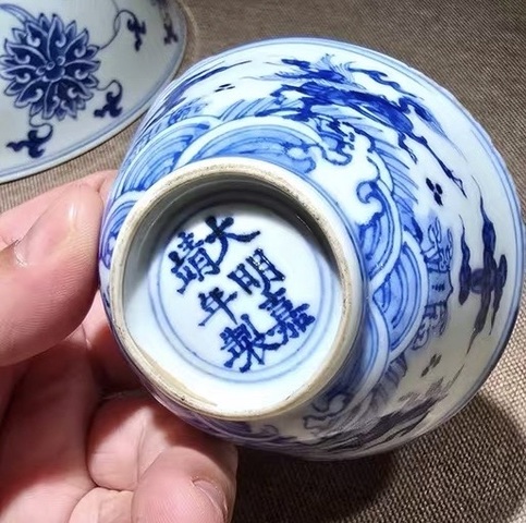 古玩陶瓷青花麒麟紋杯真品鑒賞圖