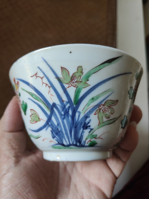 古玩陶瓷 松石齋款青花五彩花卉紋杯真品鑒賞圖