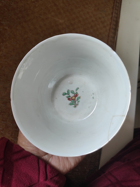 古玩陶瓷 松石齋款青花五彩花卉紋杯真品鑒賞圖