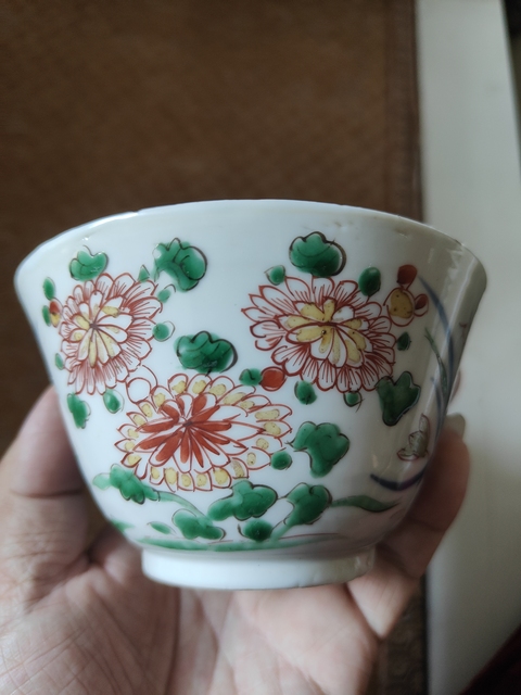 古玩陶瓷 松石齋款青花五彩花卉紋杯真品鑒賞圖