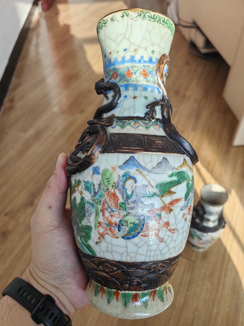 古玩陶瓷哥釉五彩刀馬人物瓶真品鑒賞圖