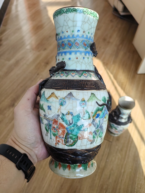 古玩陶瓷哥釉五彩刀馬人物瓶真品鑒賞圖