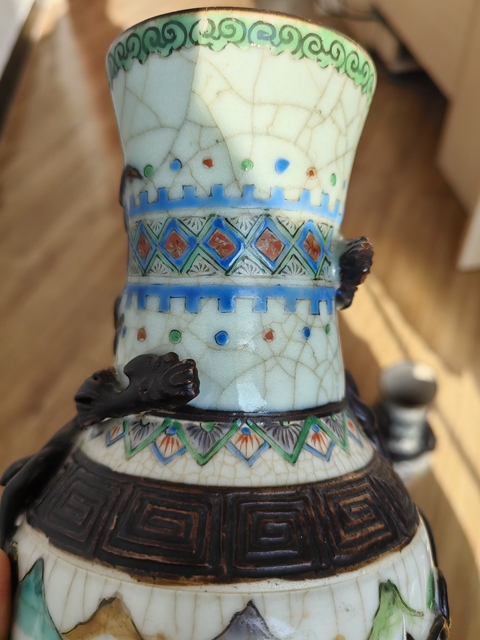 古玩陶瓷哥釉五彩刀馬人物瓶真品鑒賞圖