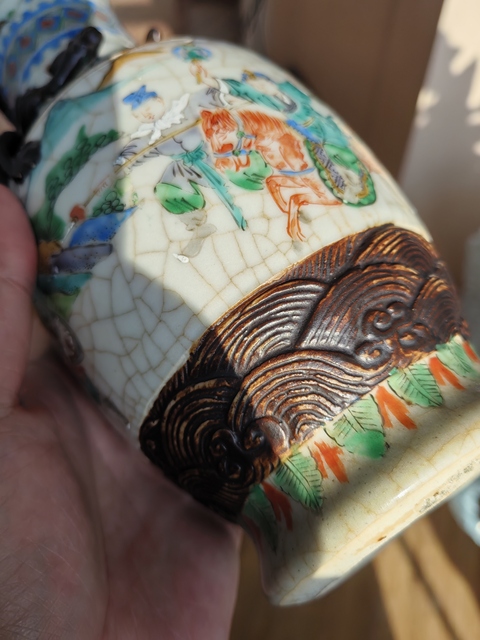 古玩陶瓷哥釉五彩刀馬人物瓶真品鑒賞圖