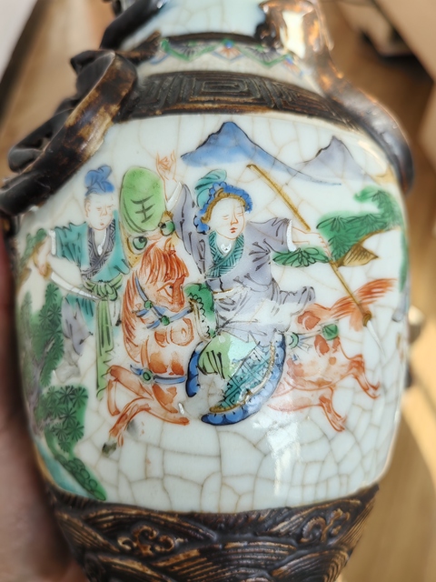 古玩陶瓷哥釉五彩刀馬人物瓶真品鑒賞圖