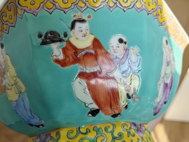 古玩陶瓷松石綠地粉彩五子奪魁圖供碗真品鑒賞圖