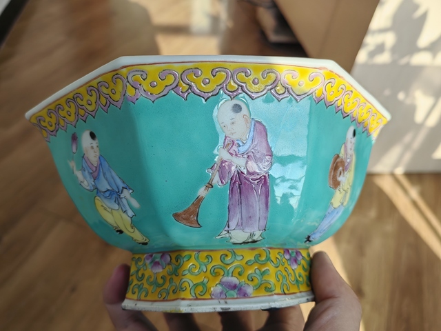 古玩陶瓷松石綠地粉彩五子奪魁圖供碗真品鑒賞圖