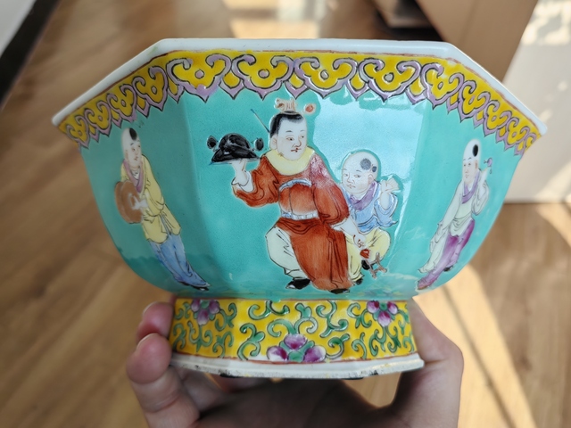 古玩陶瓷松石綠地粉彩五子奪魁圖供碗真品鑒賞圖