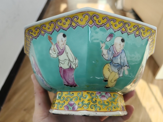 古玩陶瓷松石綠地粉彩五子奪魁圖供碗真品鑒賞圖