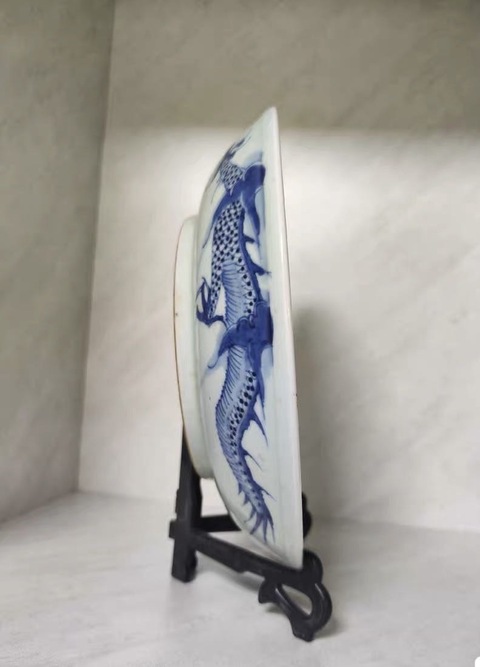 古玩陶瓷青花過墻龍紋盤真品鑒賞圖