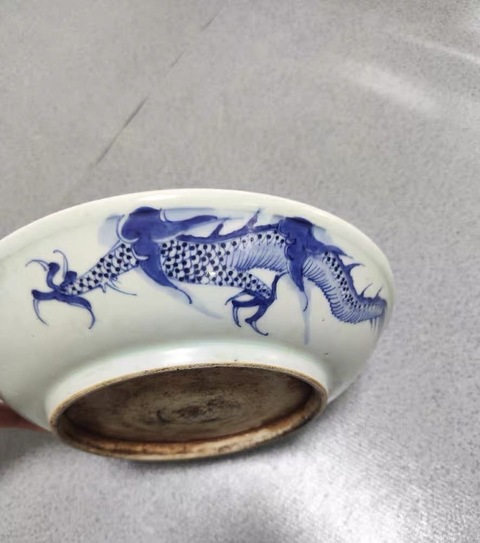 古玩陶瓷青花過墻龍紋盤真品鑒賞圖