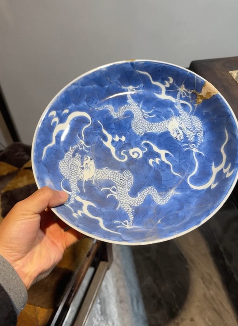 古玩陶瓷青花趕珠龍紋盤真品鑒賞圖