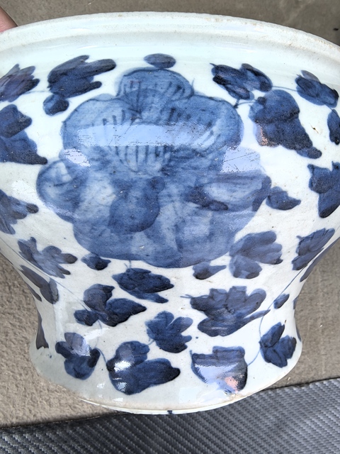 古玩陶瓷花卉紋青花馬蹄尊真品鑒賞圖