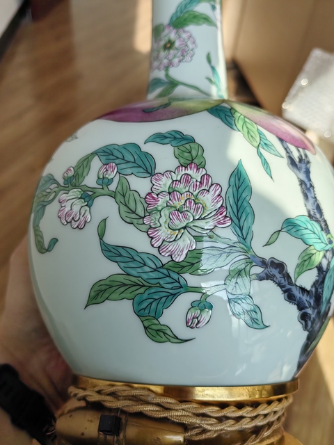 古玩陶瓷粉彩九桃天球瓶，無底圖，偏老真品鑒賞圖