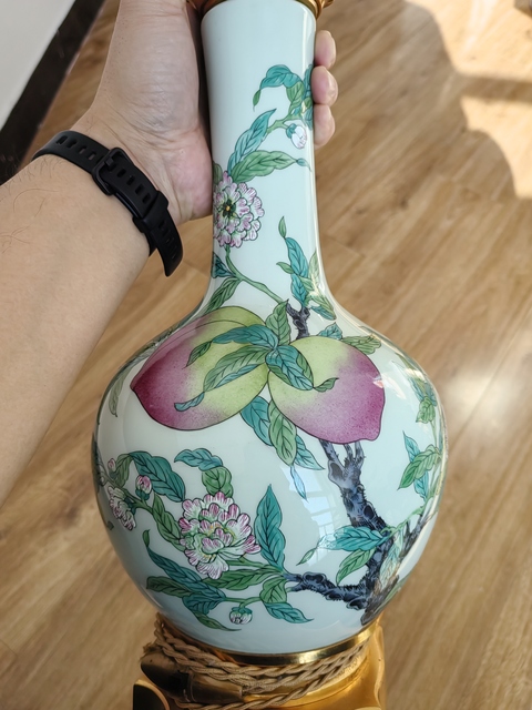 古玩陶瓷粉彩九桃天球瓶，無底圖，偏老真品鑒賞圖