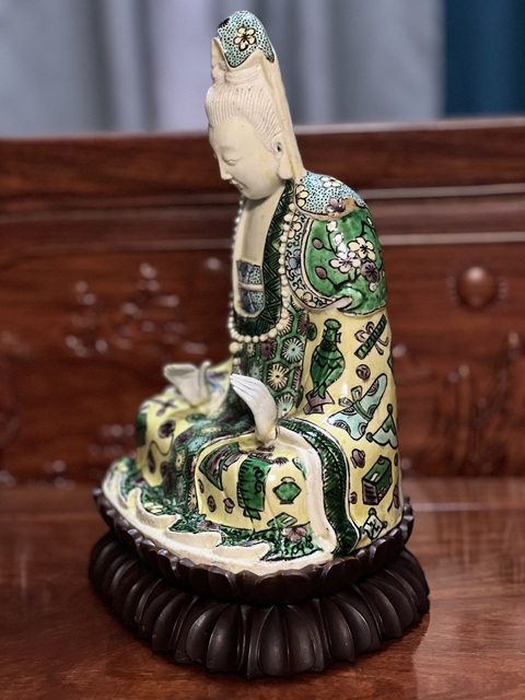 古玩陶瓷康熙素三彩觀音像拍賣，當前價格21800元