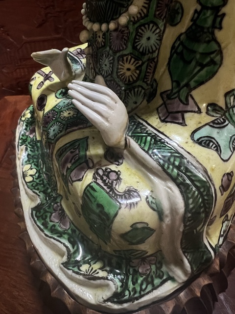 古玩陶瓷康熙素三彩觀音像拍賣，當前價格21800元