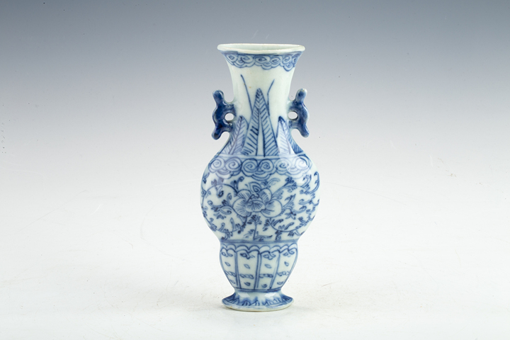 古玩陶瓷清中`青花纏枝花卉紋壁瓶真品鑒賞圖