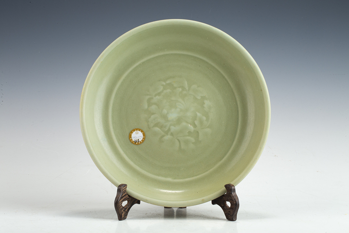 古玩陶瓷明早·青釉模印花卉紋盤拍賣，當前價格1884元