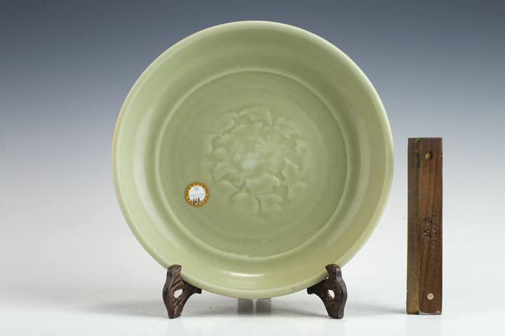 古玩陶瓷明早·青釉模印花卉紋盤拍賣，當前價格1884元