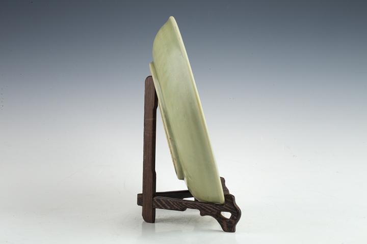 古玩陶瓷明早·青釉模印花卉紋盤拍賣，當前價格1884元