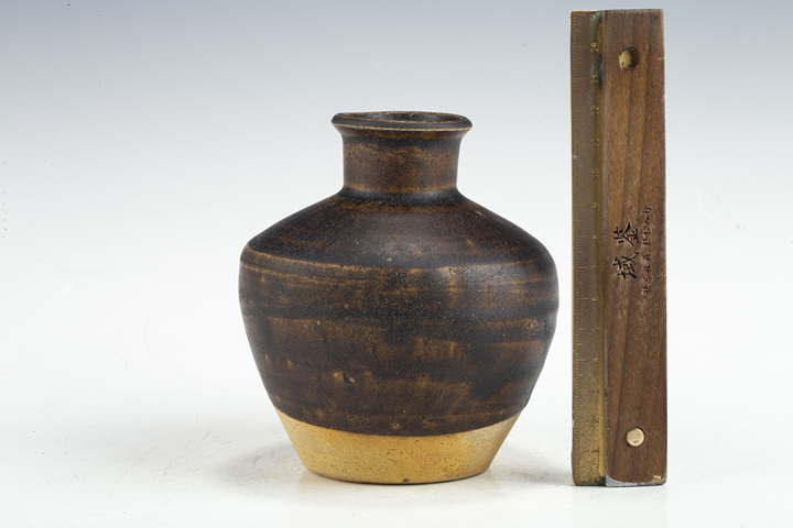 古玩陶瓷明以前·褐釉瓶拍賣(mài)，當(dāng)前價(jià)格2268元