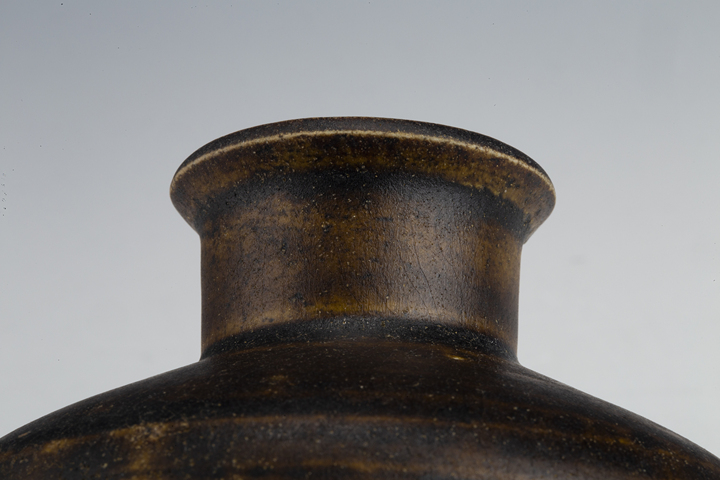 古玩陶瓷明以前·褐釉瓶拍賣(mài)，當(dāng)前價(jià)格2268元