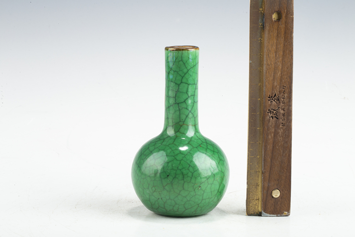 古玩陶瓷清晚·綠哥釉小天球瓶拍賣，當前價格2472元