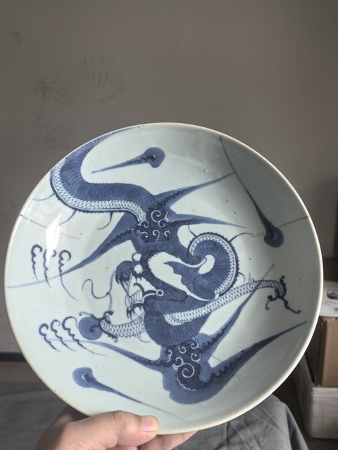 古玩陶瓷乾隆青花過墻龍紋大盤拍賣，當(dāng)前價(jià)格2200元