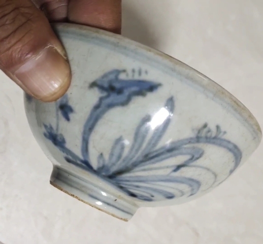 古玩陶瓷青花花卉紋碗真品鑒賞圖