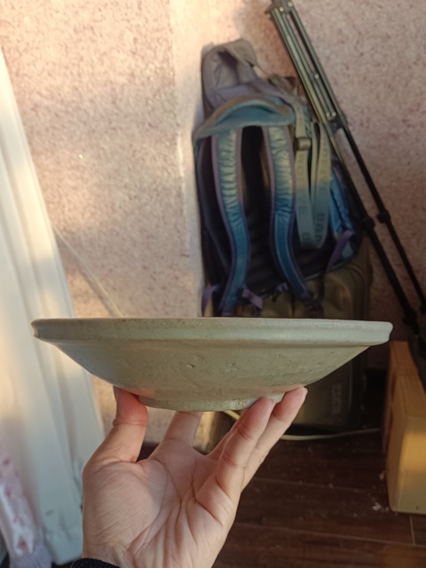 古玩陶瓷【每周放漏拍一件】龍泉青瓷花卉紋大盤拍賣，當(dāng)前價(jià)格666元