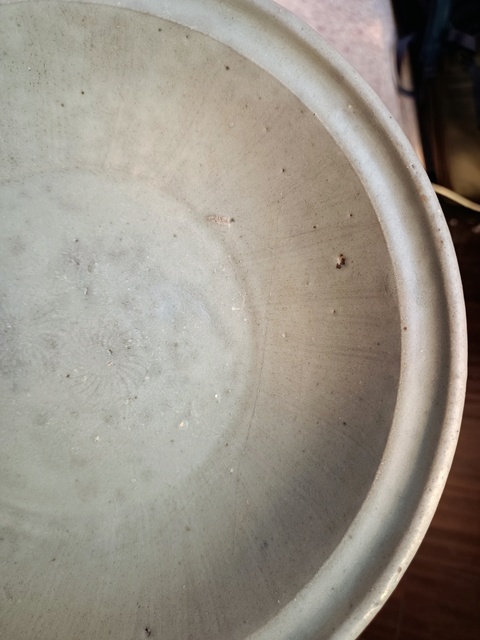 古玩陶瓷【每周放漏拍一件】龍泉青瓷花卉紋大盤拍賣，當(dāng)前價(jià)格666元