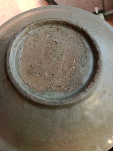 古玩陶瓷【每周放漏拍一件】龍泉青瓷花卉紋大盤拍賣，當(dāng)前價(jià)格666元