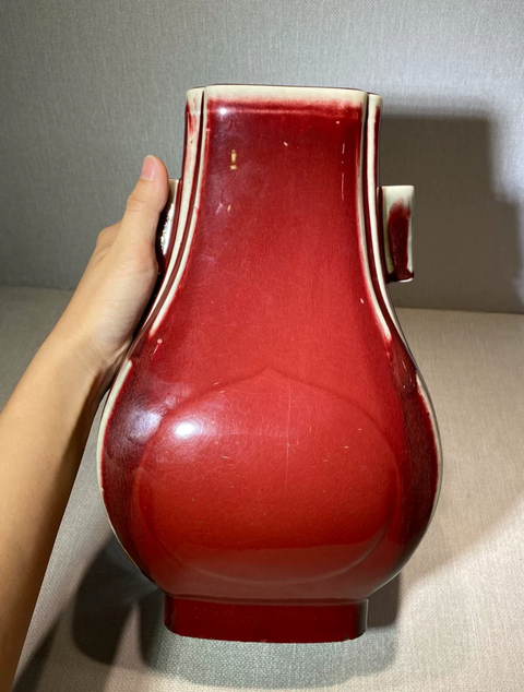 古玩陶瓷紅釉貫耳瓶真品鑒賞圖