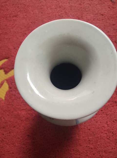 古玩陶瓷粉彩人物雙耳瓶真品鑒賞圖