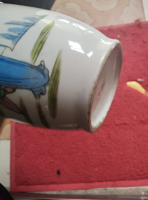 古玩陶瓷粉彩人物雙耳瓶真品鑒賞圖