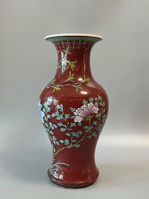 古玩陶瓷紅釉粉彩觀音瓶真品鑒賞圖