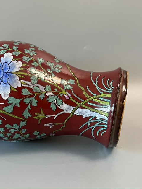 古玩陶瓷紅釉粉彩觀音瓶真品鑒賞圖