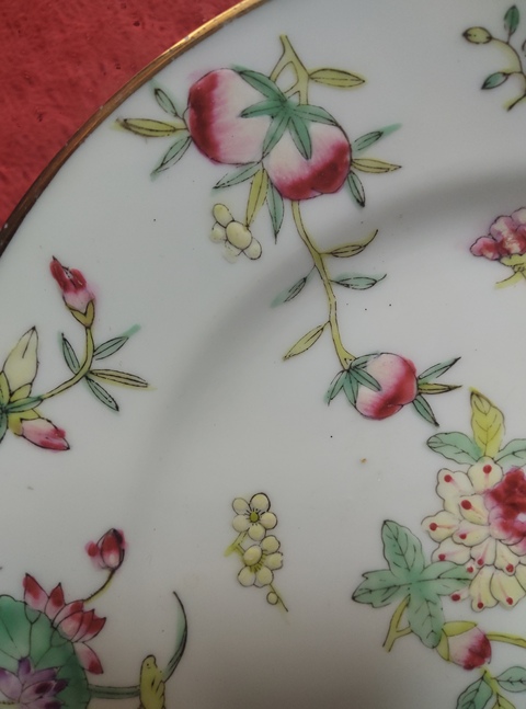 古玩陶瓷花卉紋粉彩盤真品鑒賞圖