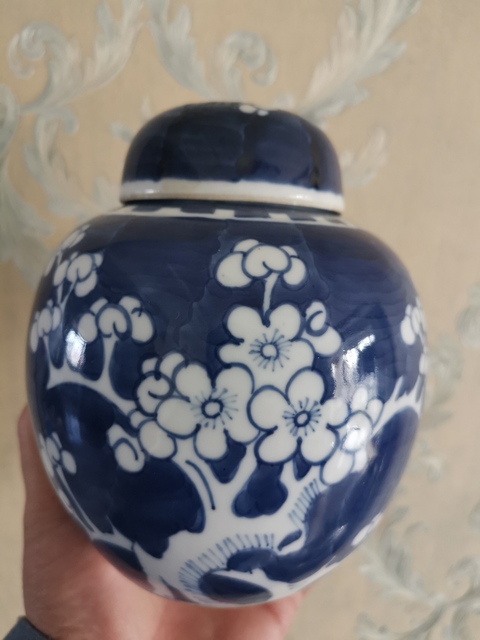 古玩陶瓷青花梅花紋蓋罐真品鑒賞圖