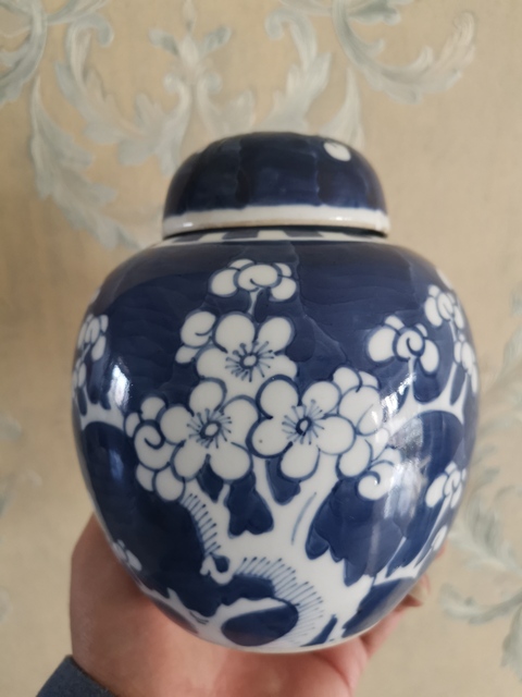 古玩陶瓷青花梅花紋蓋罐真品鑒賞圖